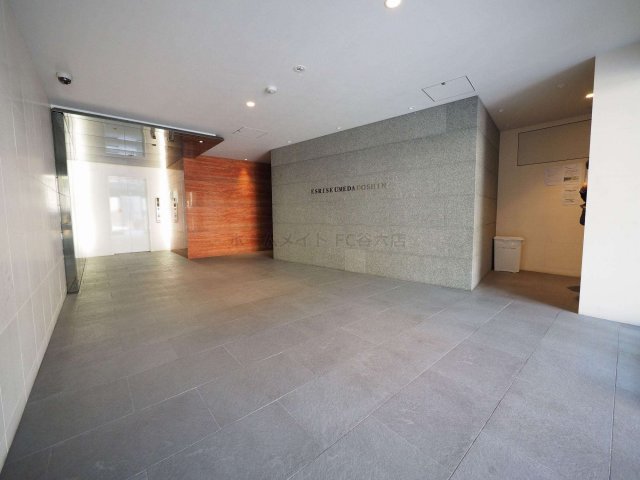 エントランス　エスライズ梅田DOSHIN