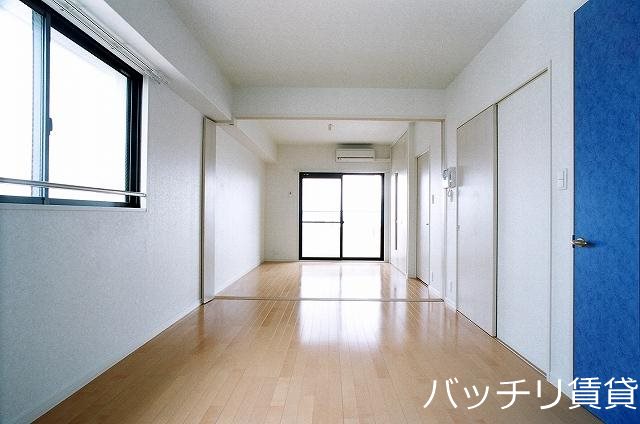 居室・リビング　画像は別号室タイプの為、現状を優先致します。