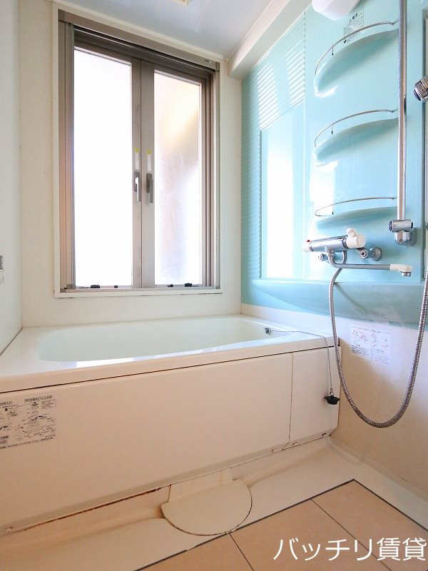 バス・シャワールーム　画像は別号室タイプの為、現状を優先致します。