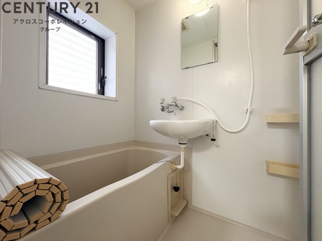 バス・シャワールーム　浴室内に洗面台あり！