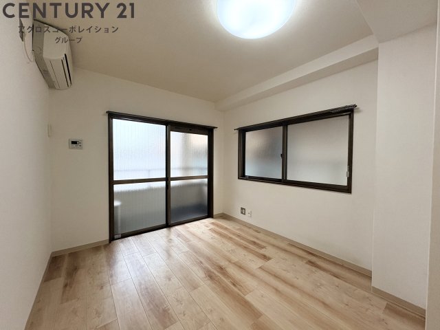 居室・リビング　洋室７帖！エアコン付き！