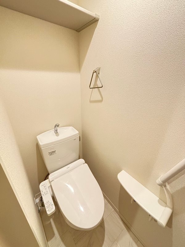 トイレ　温水洗浄便座なので冬でも暖かい