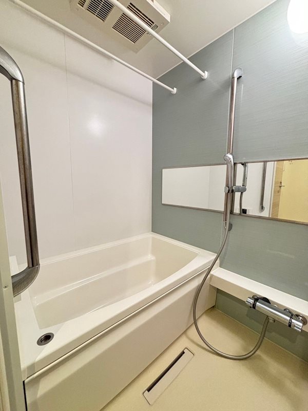 バス・シャワールーム　広々バスルーム