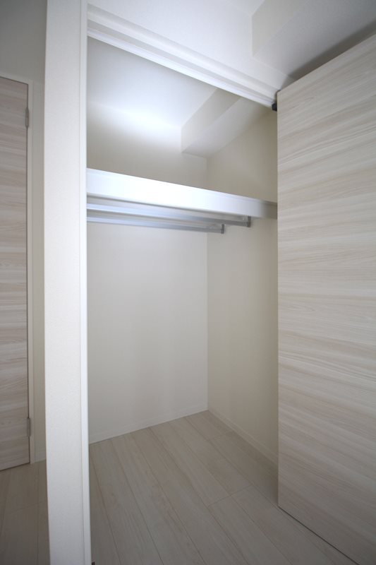 収納　奥行があるクローゼット