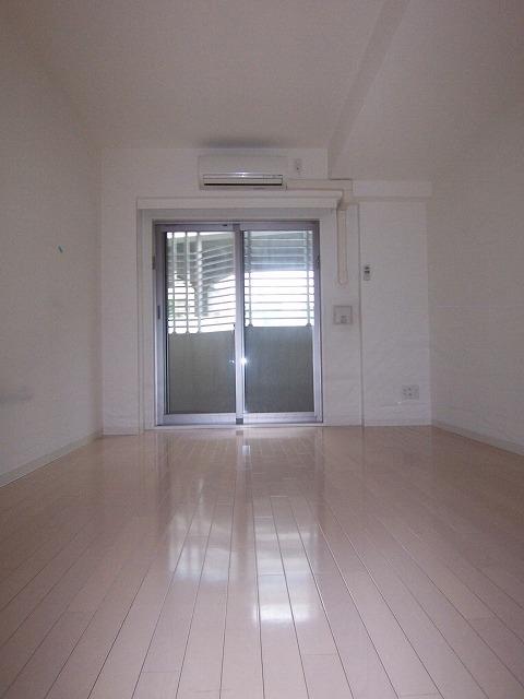 居室・リビング　同建物内、別のお部屋の参考写真になります。