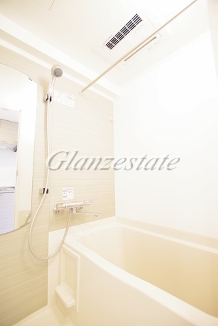 バス・シャワールーム　☆疲れを癒す広々としたお風呂☆