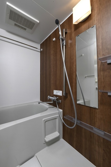 バス・シャワールーム　※別タイプの参考画像になります。