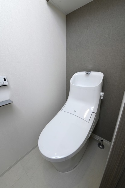 トイレ　※別タイプの参考画像になります。