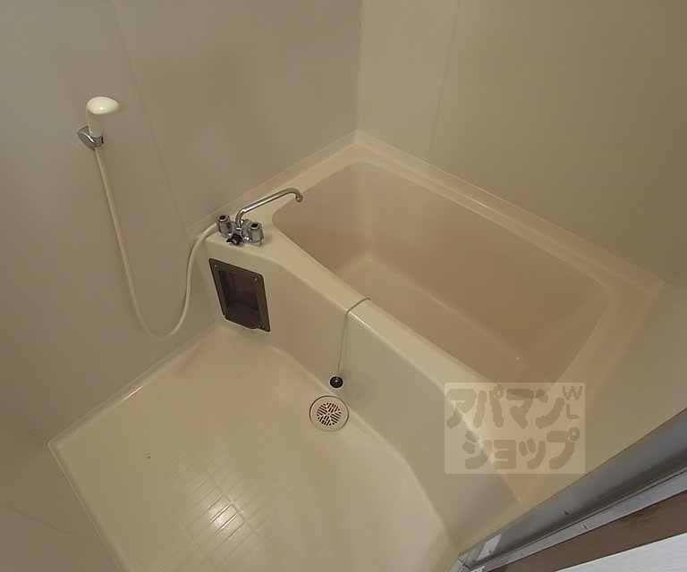 バス・シャワールーム　バスルームです。