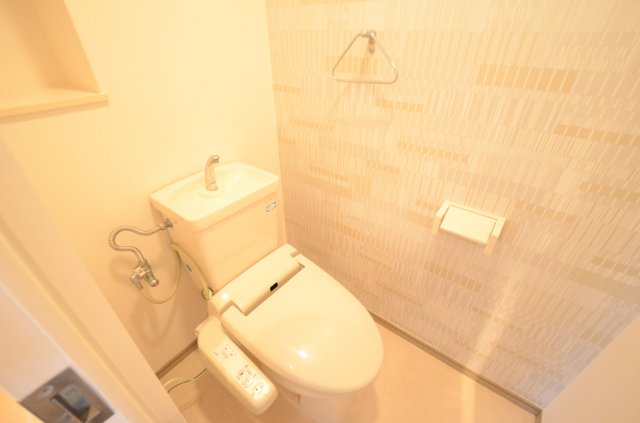 トイレ　ウォシュレット付きのトイレです♪