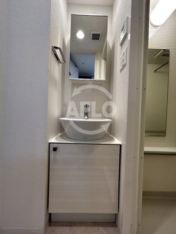 洗面設備　エスリード大阪城クローグ　独立洗面台