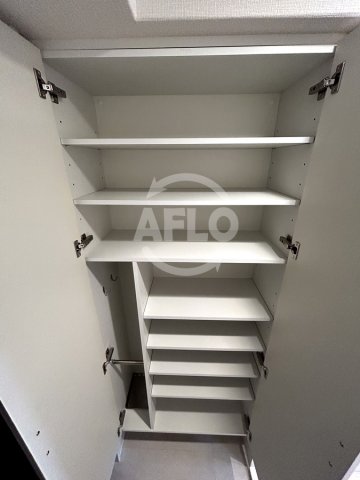 収納　エスリード大阪城クローグ　シューズボックス