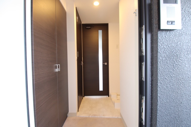 玄関　※別室の参考写真の為、現況優先です。