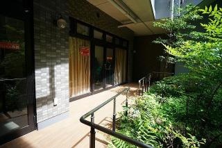 エントランス　落ち着いたエントランスです