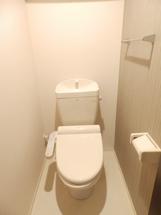 トイレ　温水洗浄暖房便座