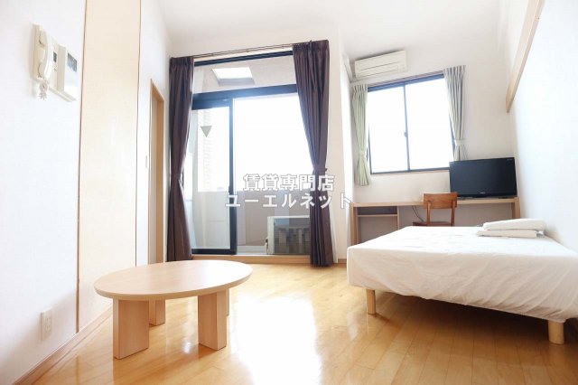 居室・リビング　ゆったりとくつろげる、落ち着きのある居室空間です