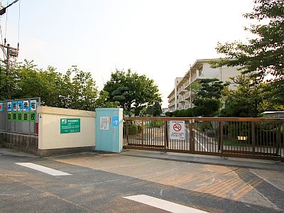 小学校　北九州市立八児小学校（小学校）まで520m