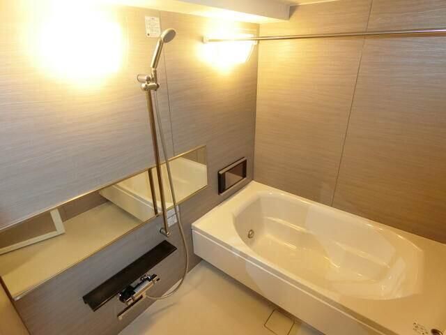 バス・シャワールーム　ゆったり過ごせるお風呂です