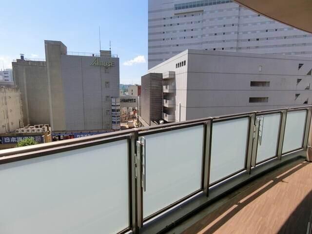 バルコニー　陽当たり良好なバルコニーです