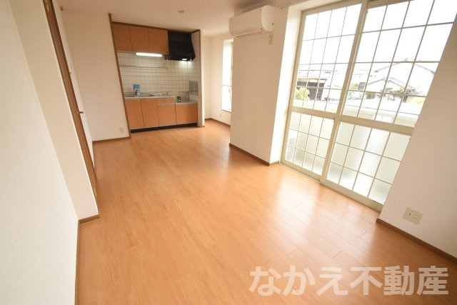 居室・リビング　こちらのリビングで趣味の時間をお楽しみください