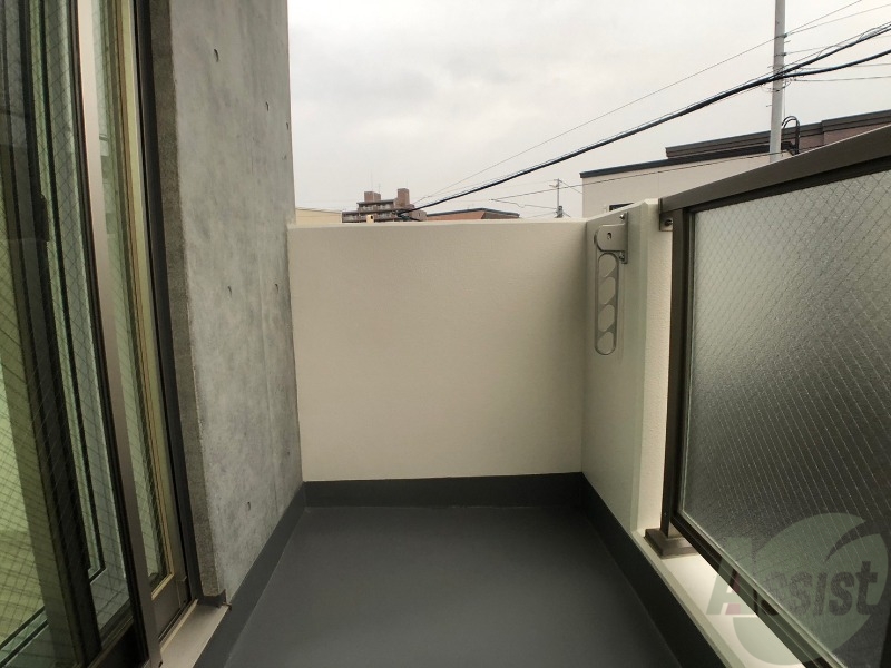 バルコニー　バルコニーが広くプチガーデニングも出来そうですね～。