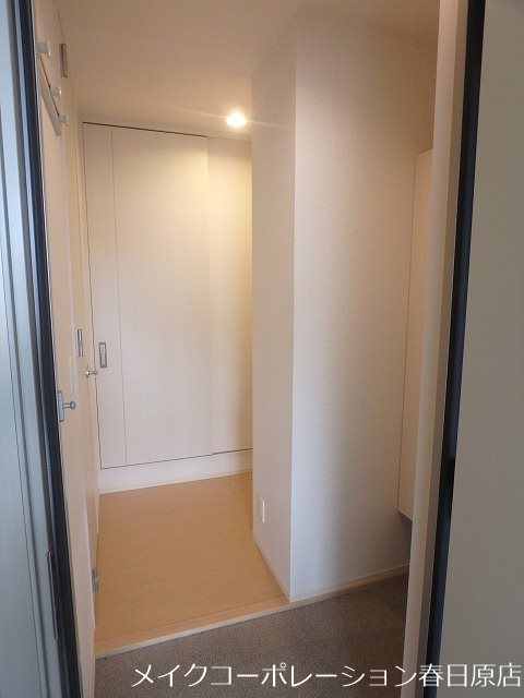 玄関　写真は同型タイプ