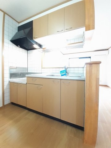 キッチン　コンパクトなキッチンで掃除もラクラク