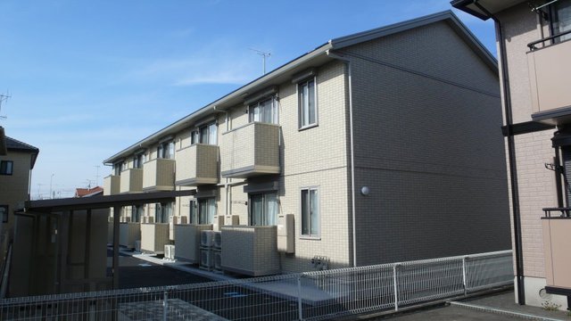 建物外観　南向きで日当たり良好　インターネット無料