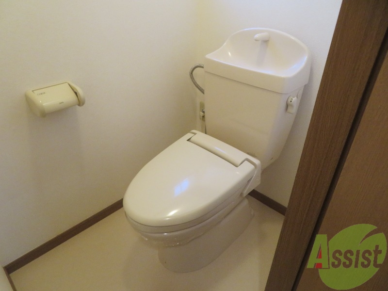 トイレ　トイレは暖房便座になります。ヒヤッとすることがありません。