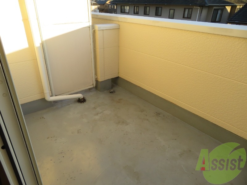 バルコニー　こちらはバルコニーです。広々していてリラックスできますね。