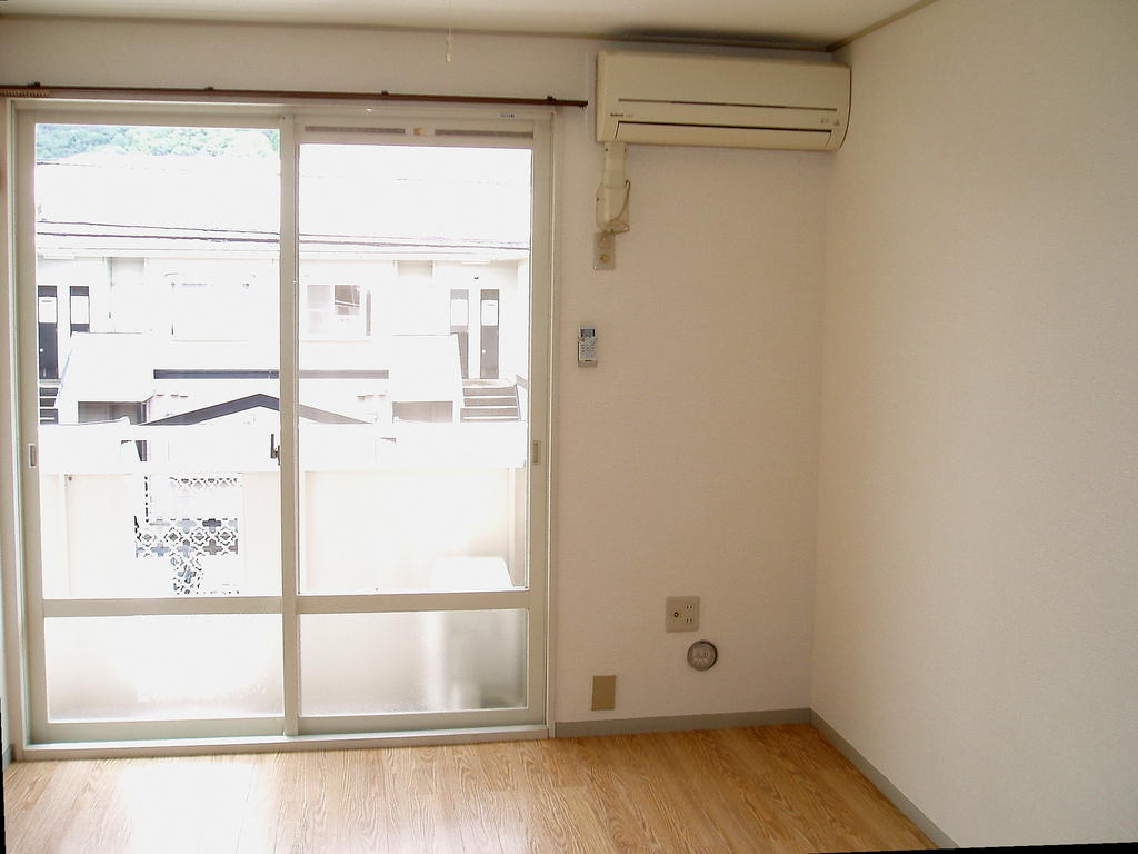 居室・リビング　南側洋室