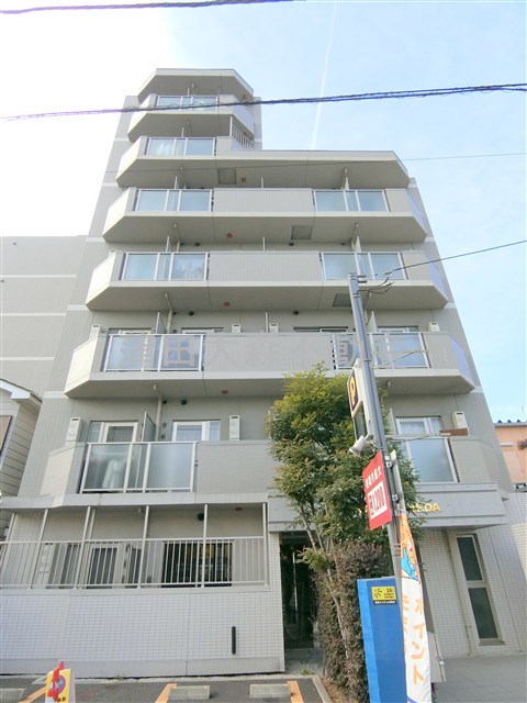 建物外観　2014年3月築　RC鉄筋コンクリート造地上7階建て総戸数5