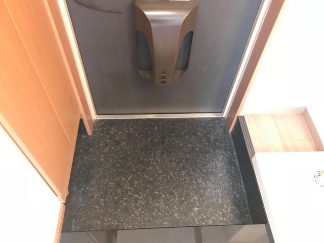 玄関　シューズボックス完備の玄関です。