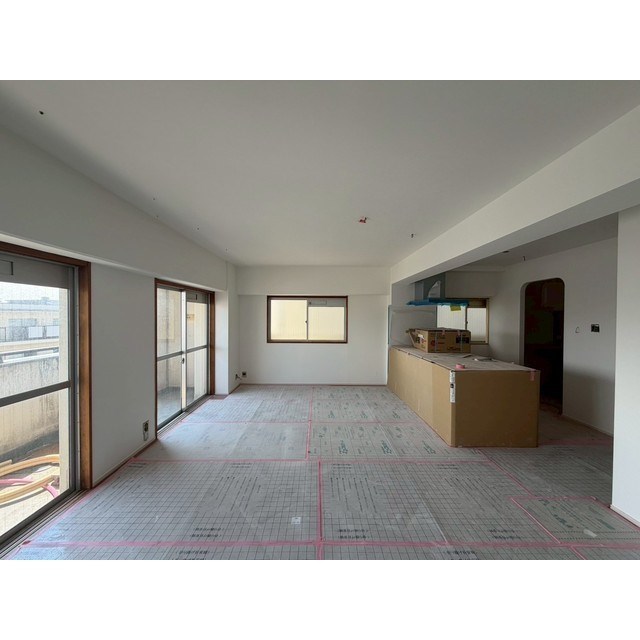 居室・リビング　LDKは17.6帖で2面採光☆