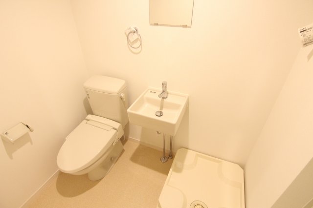 トイレ　他のお部屋の参考写真となります。