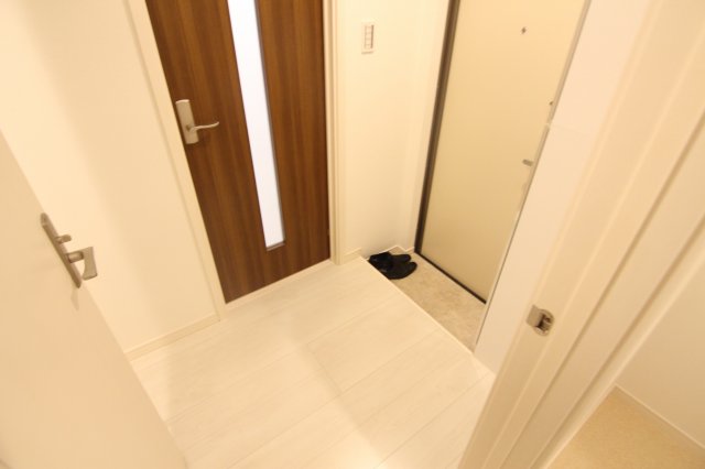 玄関　他のお部屋の参考写真となります。