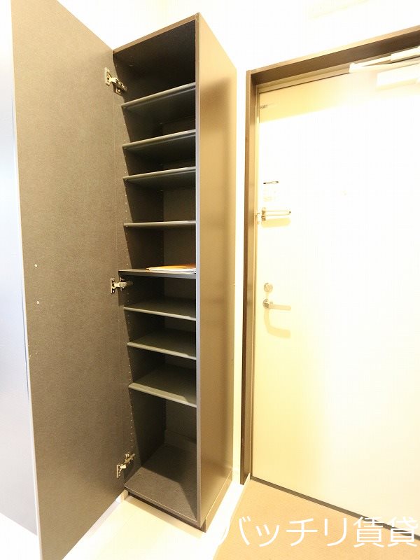 玄関　同型タイプの為、現状を優先いたします