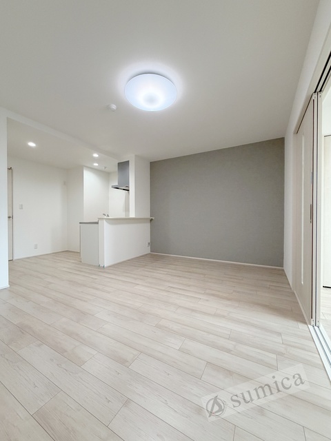 居室・リビング　アクセントクロスがオシャレを演出♪