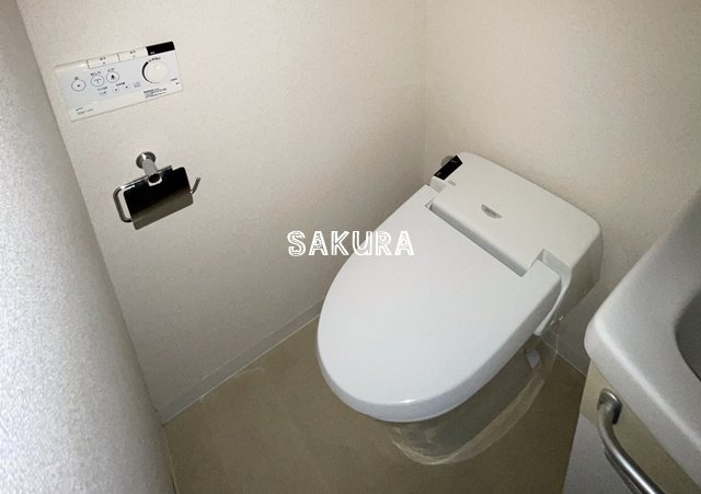 トイレ　落ち着いた色調のトイレです♪