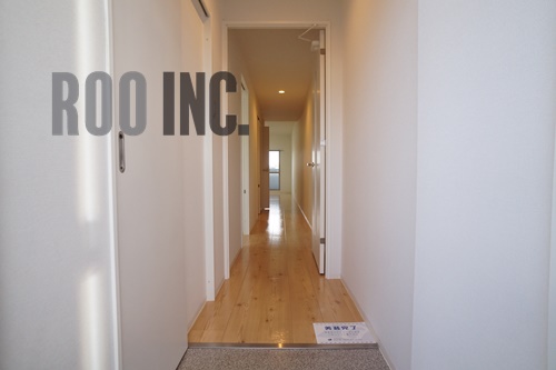 玄関　写真は反転のお部屋です