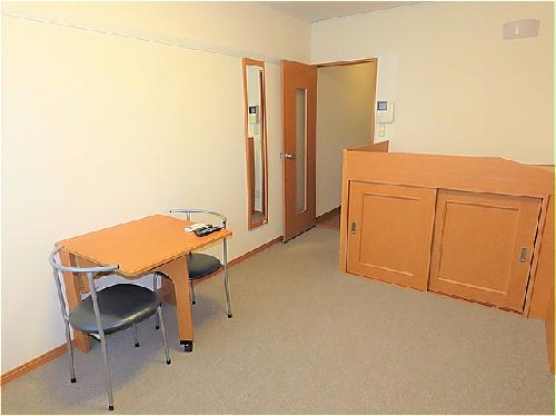 居室・リビング　ハイベッドタイプのお部屋です