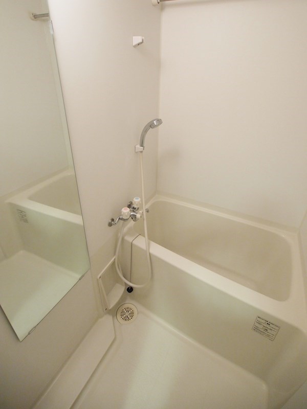 バス・シャワールーム　バスルーム。