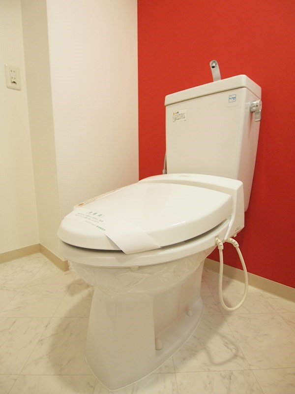 トイレ　トイレはウォシュレット付。洗濯機置き場も室内です。