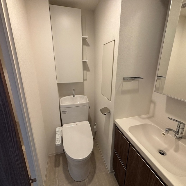 トイレ　※写真は同タイプ住戸です。