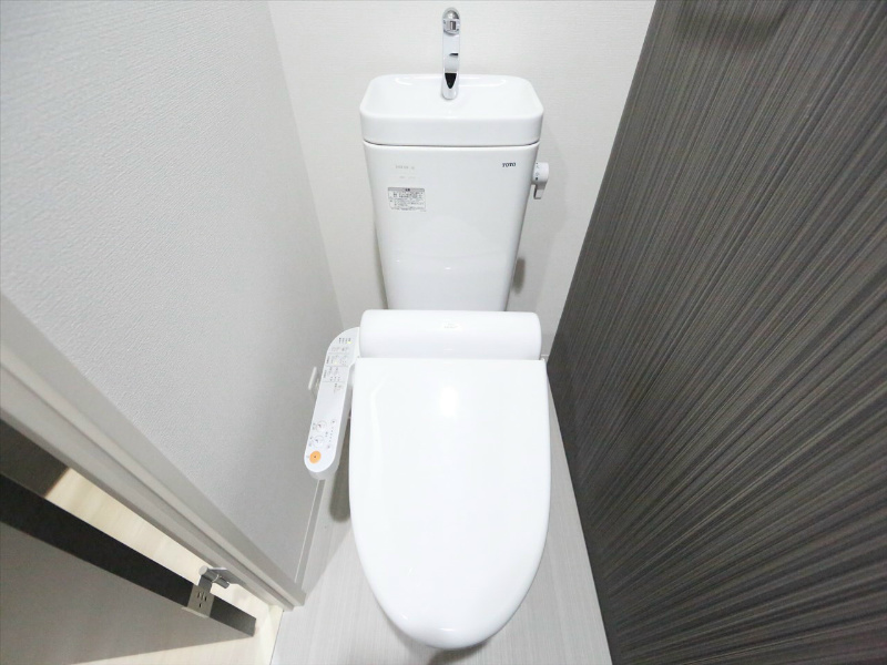 トイレ　温水洗浄暖房便座付トイレ