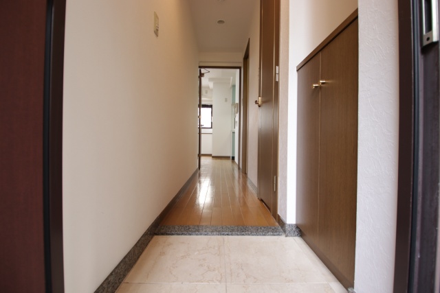 玄関　※別室の参考写真の為、現況優先です。