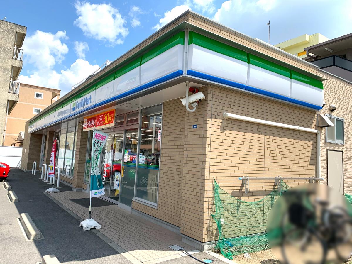 コンビニ　ファミリーマート名古屋大幸四丁目店（コンビニ）まで51m