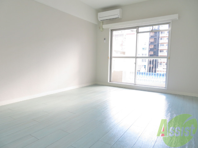 居室・リビング　こちらはリビングです。明るくていいですね。