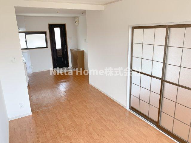 居室・リビング　使い勝手の良いフローリングの室内です＊