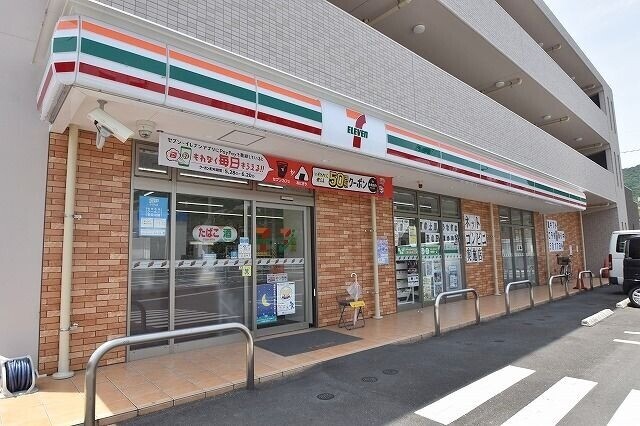 コンビニ　セブンイレブン広島山本4丁目店（コンビニ）まで179m